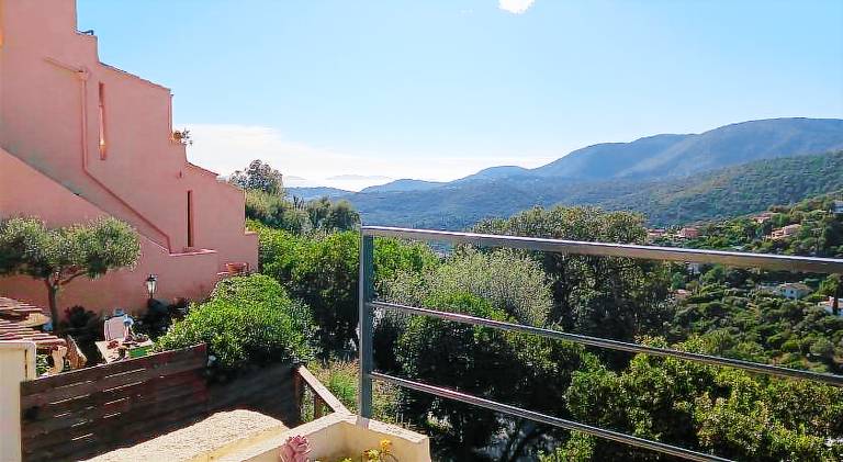 Rental apartment with pool, BBQ & patio — photo 5