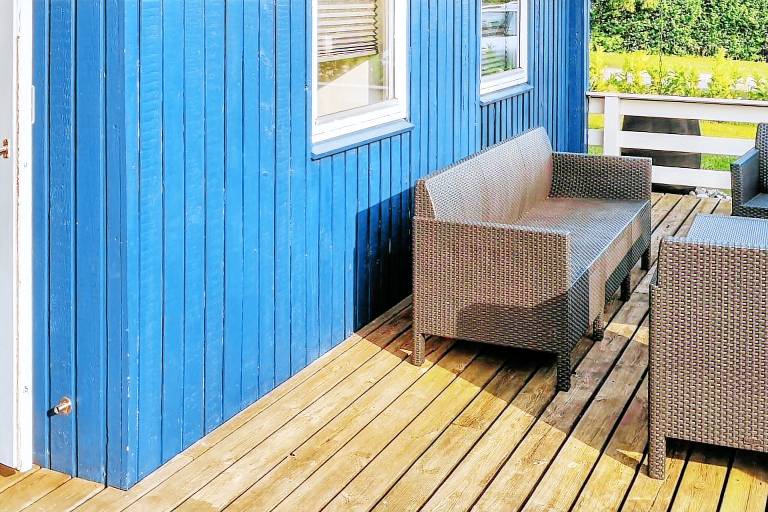 House with patio, yard & barbeque — photo 2