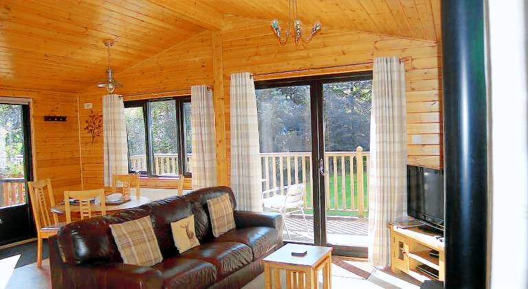 Luxury woodland Alder Lodge in Stirling