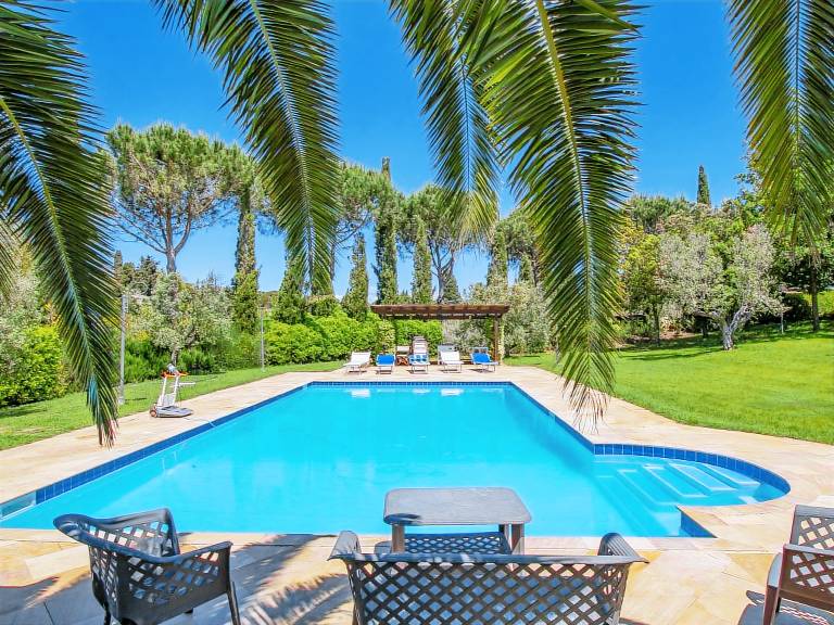 House with private pool, barbecue & yard — photo 3