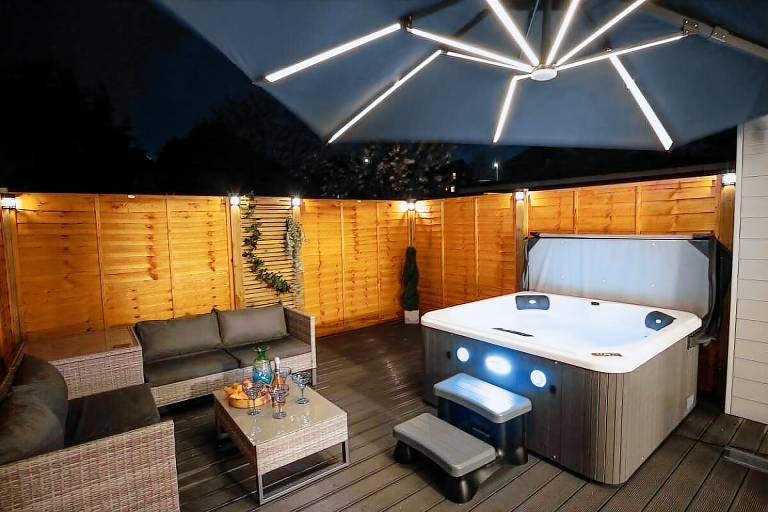 House with hot tub & garden | Suitable for remote work | Dogs allowed — photo 5