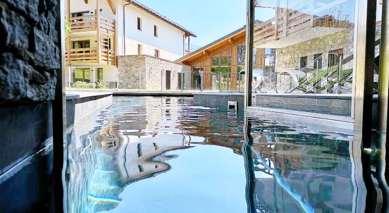 Holiday apartment with pool & hot tub — photo 2