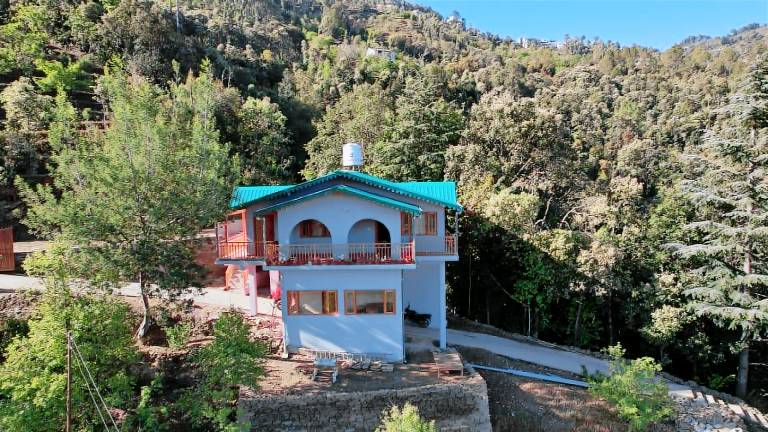 Villa with terrace & yard | Suitable for remote work in Almora