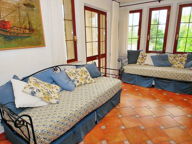 Vacation home with garden, pool & terrace — photo 4