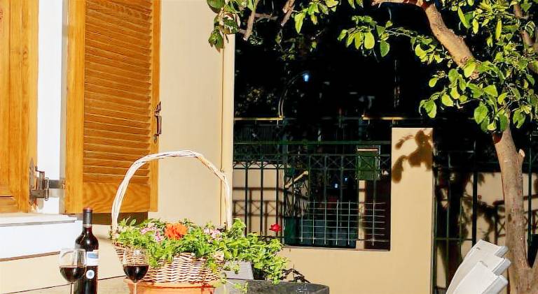 Fully equipped villa with terrace, yard & hot tub | Perfect for remote work | Pet-friendly — photo 3