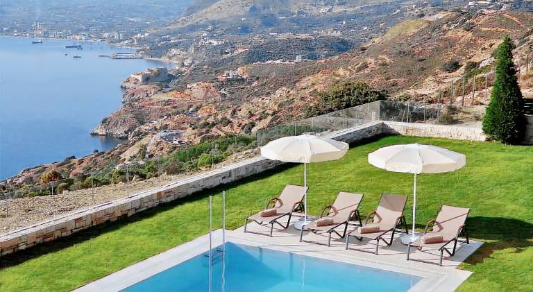 Villa with yard, pool & patio | Dogs allowed in Malevizi