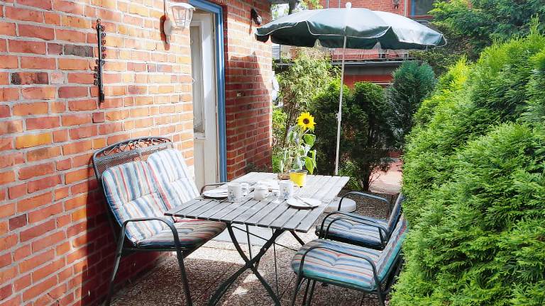 Holiday apartment with terrace, garden & grill — photo 4