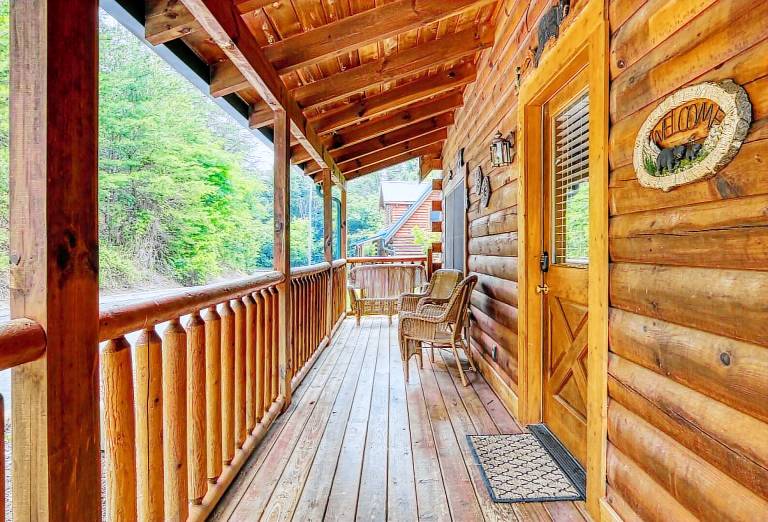 Cabin with private pool — photo 3