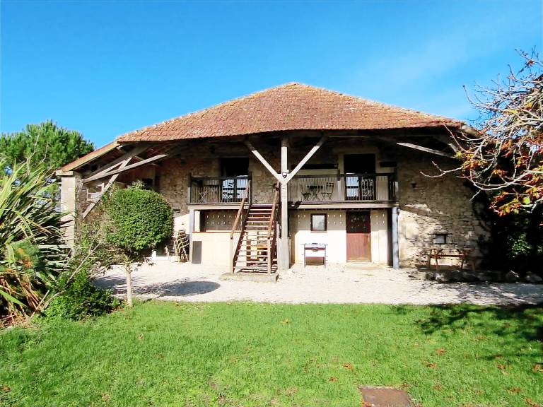 House with yard, pool & barbecue | Garden view — photo 2