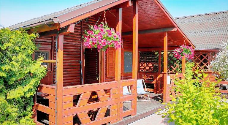Vacation home with yard — photo 3
