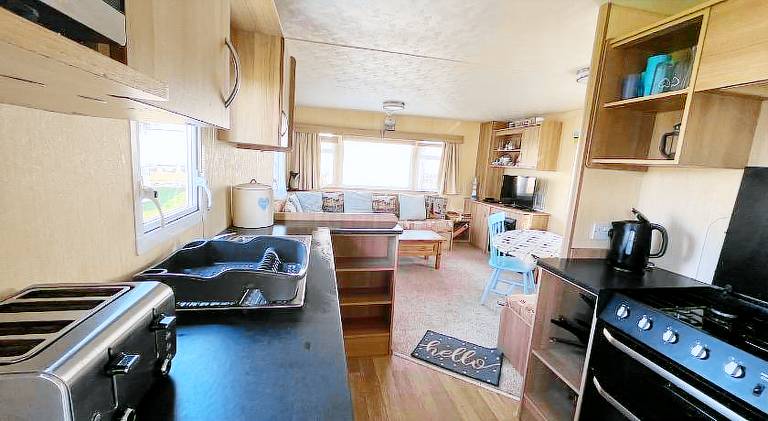 E4A, Three bedroom caravan - California Cliffs, Parkdean Resort, Scratby - Sleeps 8, bed linen and t in Great Yarmouth