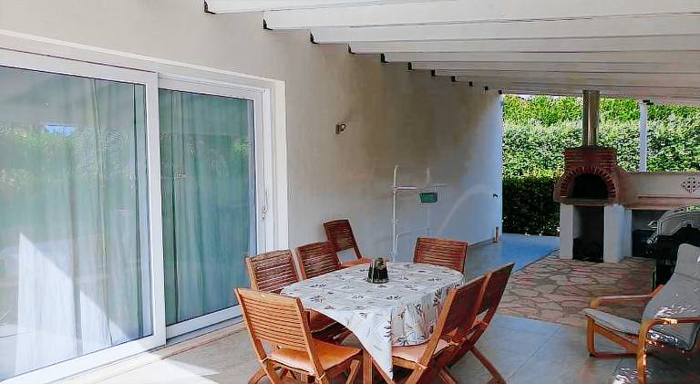 Villa with pool — photo 5
