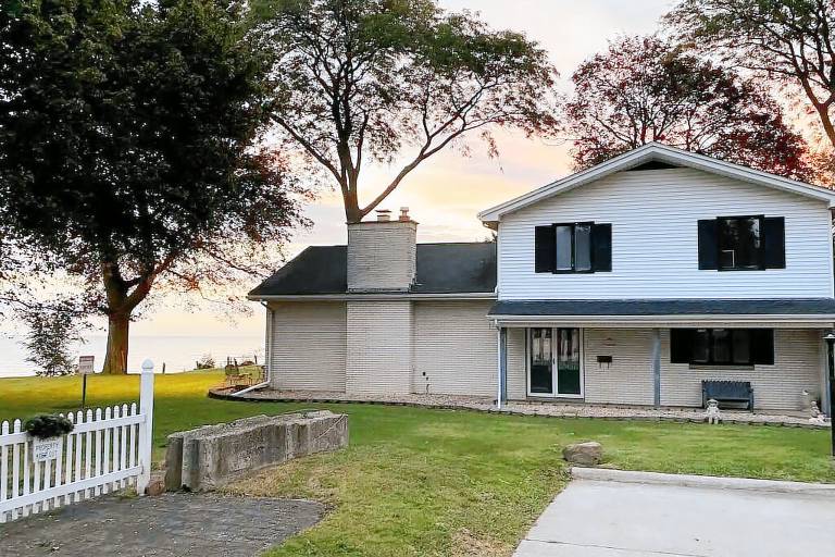 House  Lorain