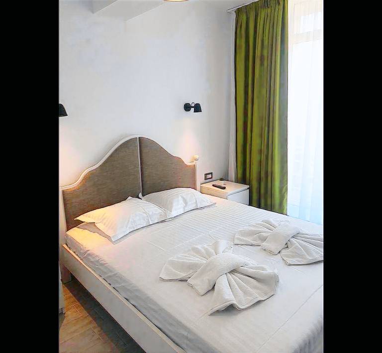 Rental apartment with sauna, pool & hot tub in Constanta
