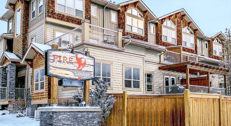 Beautiful vacation home with hot tub | Pets are welcome — photo 4