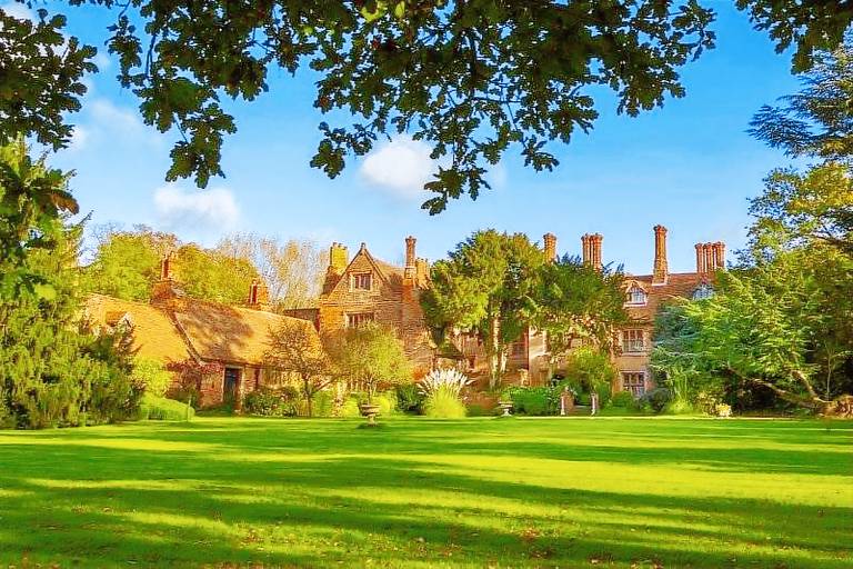 Breathtaking Elizabethan Manor House