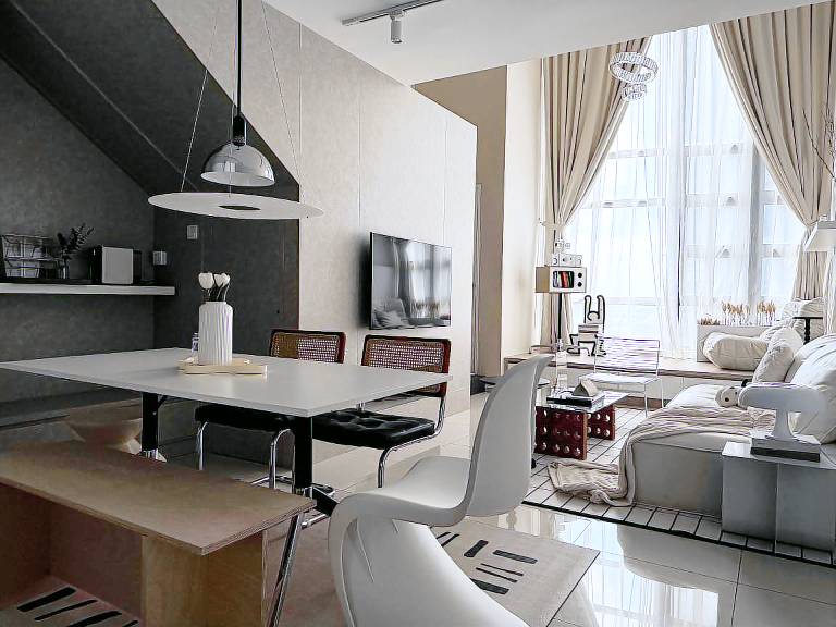 Holiday apartment with pool & yard | Good for workation in Kuala Lumpur