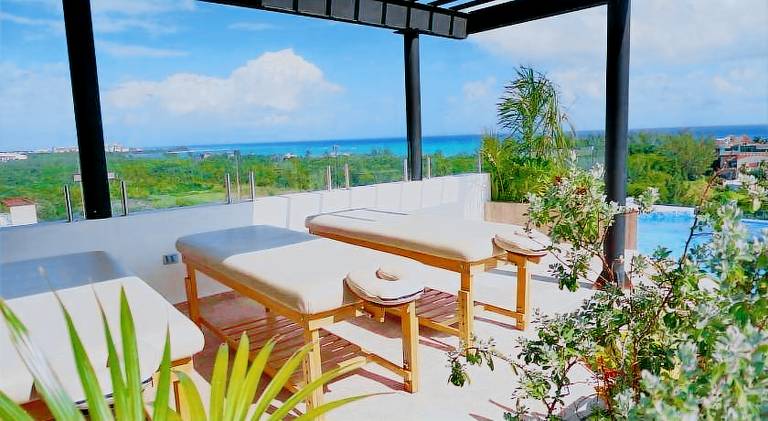 Apartment with pool — photo 4