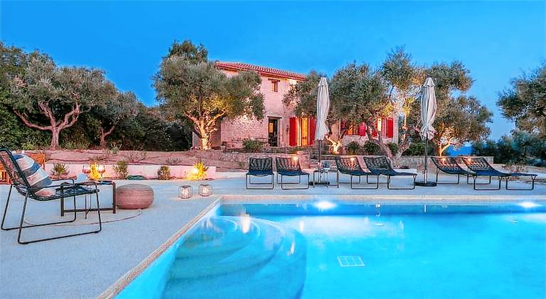 Apartment with pool in Zakynthos