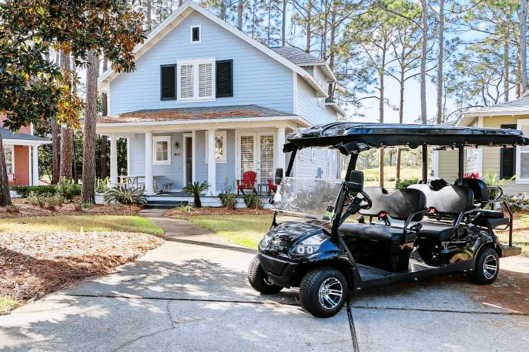 Family-oriented vacation home with barbeque, yard & pool | Pets are welcome — photo 2