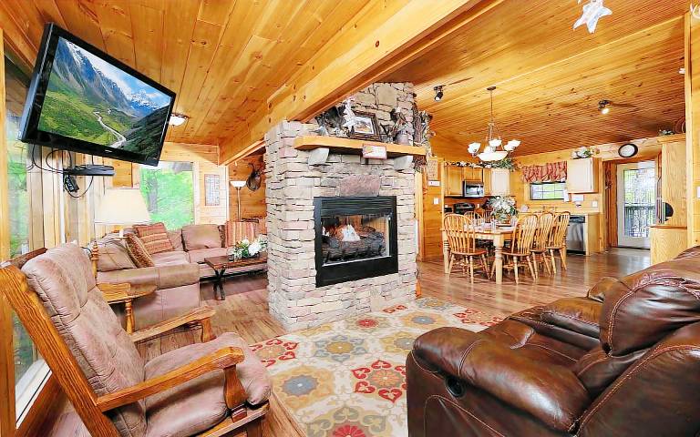 Rocky Top - Pets Welcome, Wireless Internet, Firepit, Hot Tub, Big Screen TV — photo 5