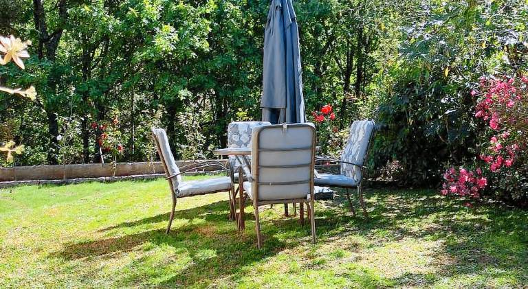 House with barbeque, patio & yard | Pets allowed — photo 4