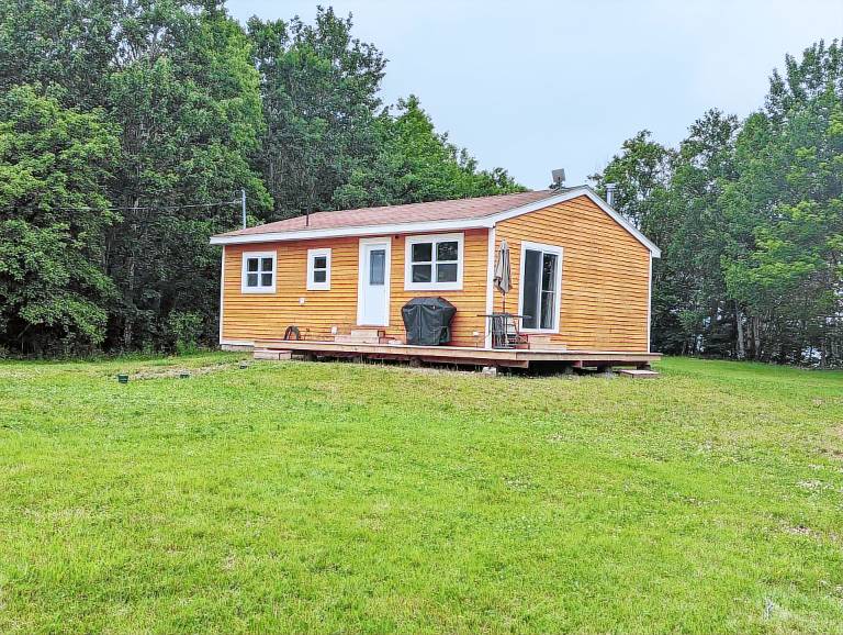 Cabin West Lake Ainslie