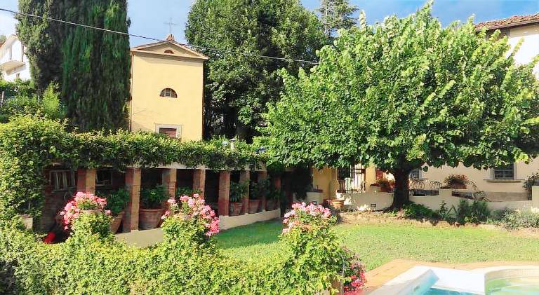 Villa with pool — photo 4
