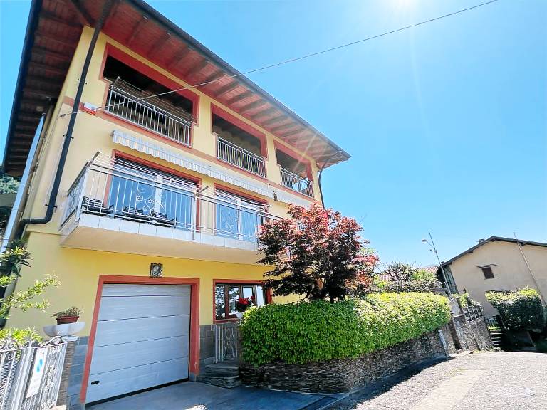Penthouse Valentino with terrace lake view — photo 5