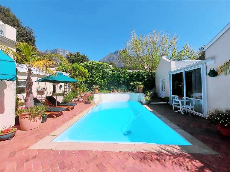 Boende  Rondebosch East