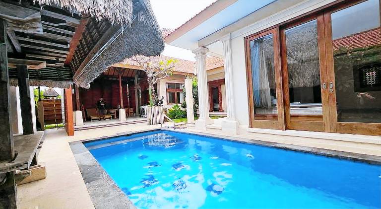 Villa with pool — photo 3