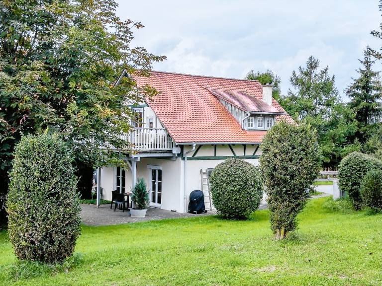 Apartment 'Ferienhäuschen' with Private Terrace, Shared Garden and Wi-Fi in Tuebingen