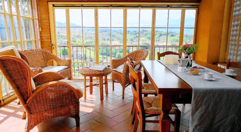Villa panoramica con Jacuzzi privata tra Firenze & Lucca, 3 camere, 4 bagni — photo 2