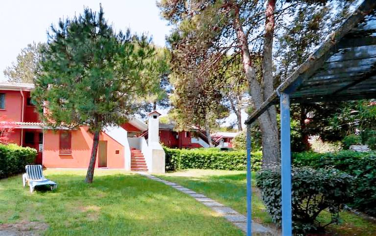 Apartment with yard & barbeque — photo 4