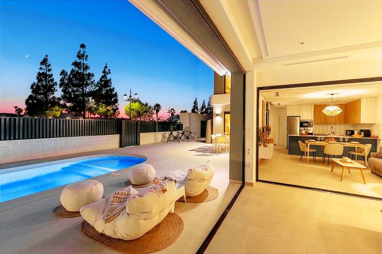 Villa with barbecue, private pool & yard | Garden view — photo 5