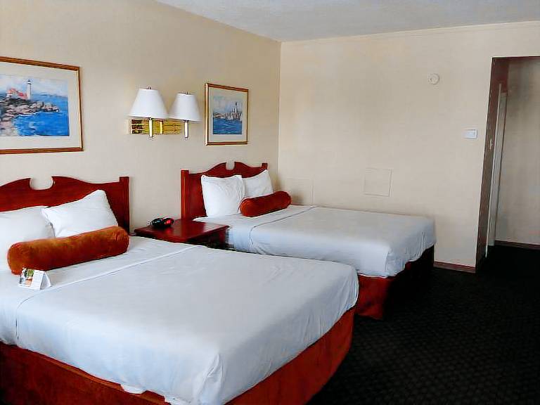 Knights Inn - Lethbridge AB — photo 3