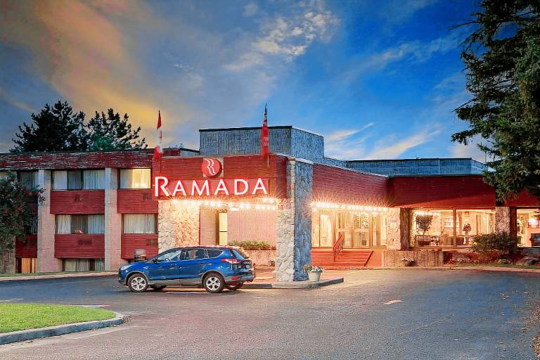 Ramada by Wyndham Pinewood Park Resort North Bay in North Bay, ON