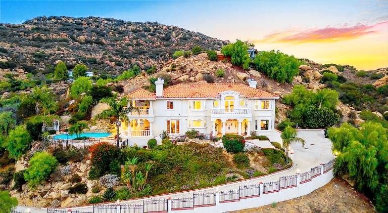 Ample vacation home with pool | Pets are welcome — photo 4