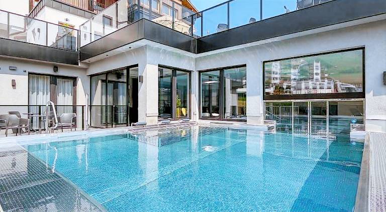 Rental apartment with patio, pool & sauna | Perfect for remote work | Pets allowed in Ladis