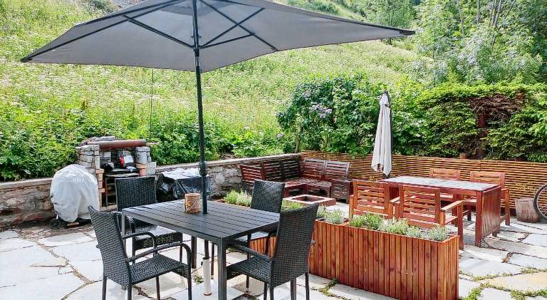 House with yard, patio & barbecue — photo 3