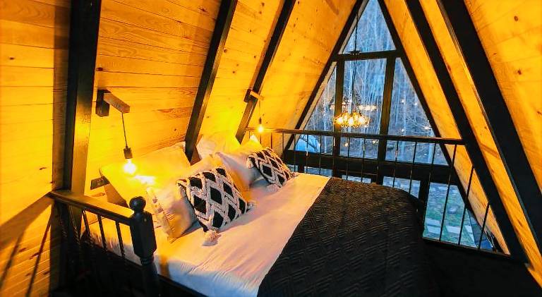 Chalet with hot tub | Pet-friendly — photo 2