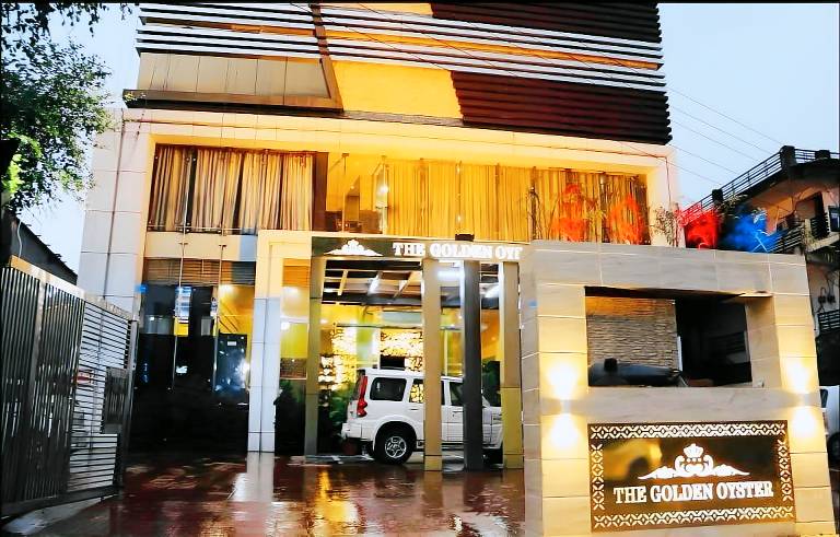 The Golden oyster hotel in Vikasnagar