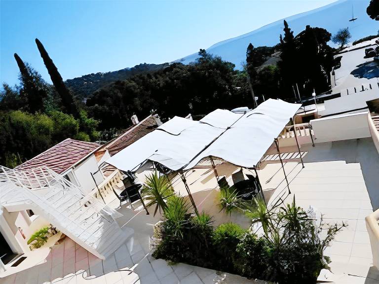 Serviced apartment with terrace in Le Lavandou
