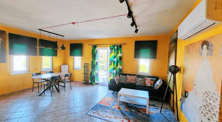 Holiday apartment with patio & yard — photo 4