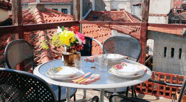 TINTORETTO 1 CON TERRAZZA SOPRA IL TETTO, 3 bagni, 3 grandi camere da letto, SUPER NUOVO in Venice