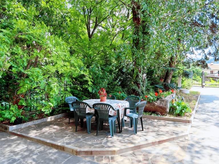 Fully equipped rental apartment with barbecue, patio & garden | Pets are welcome — photo 2