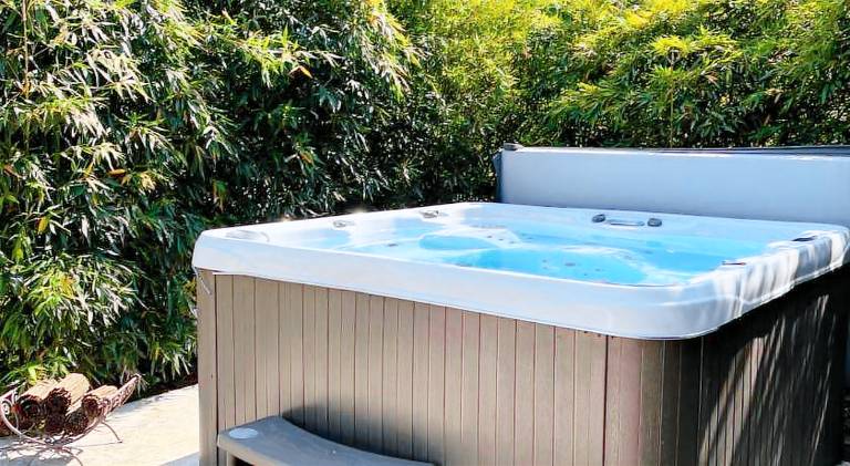 Vacation home with hot tub — photo 3