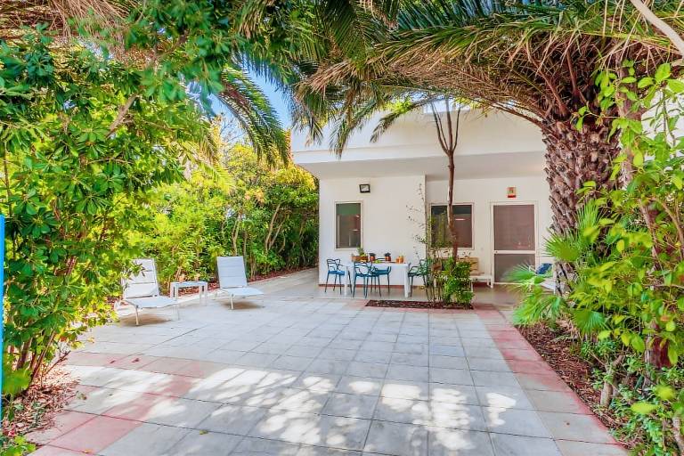 Villa with garden & terrace | Garden view — photo 4