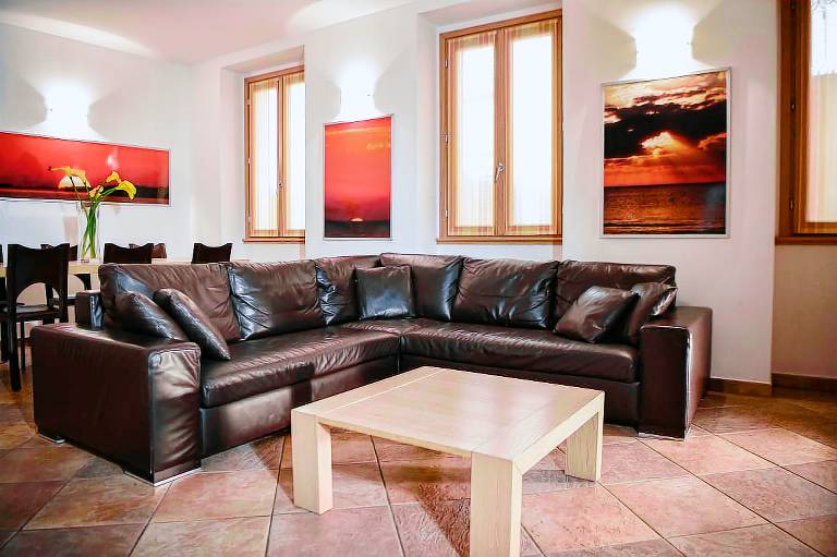 Apartment with jacuzzi & terrace | City view — photo 2