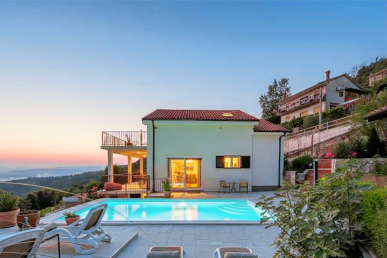 Family-oriented house with grill, private pool & patio | Nature view | Pet-friendly — photo 3